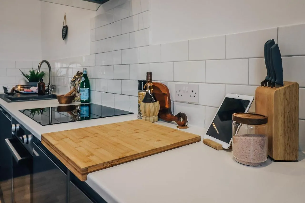 Principality View Apartment Two, By Solace Stays Cardiff