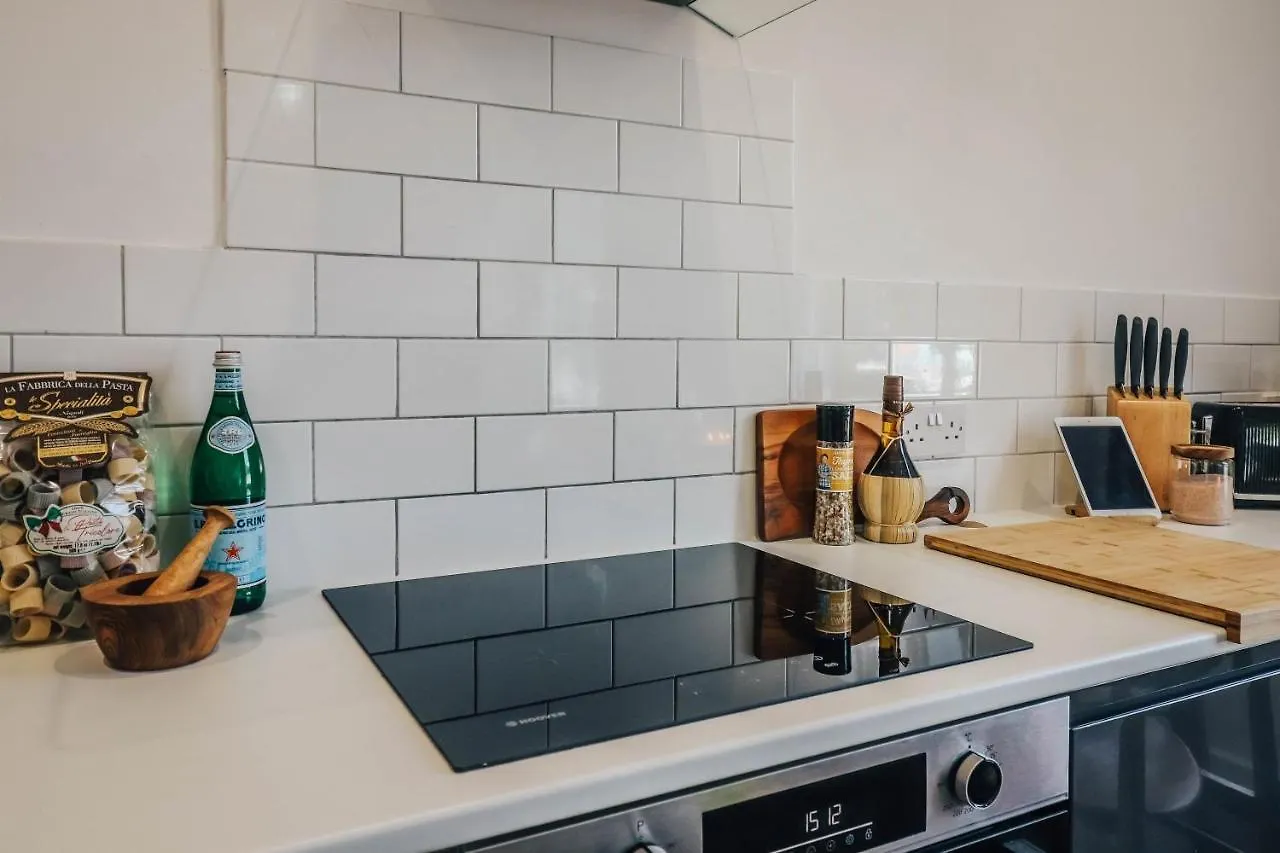 Principality View Apartment Two, By Solace Stays Cardiff